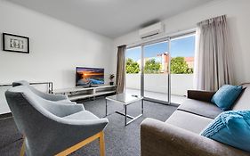 Spacious 2-Bed Conveniently By Lake Tuggeranong